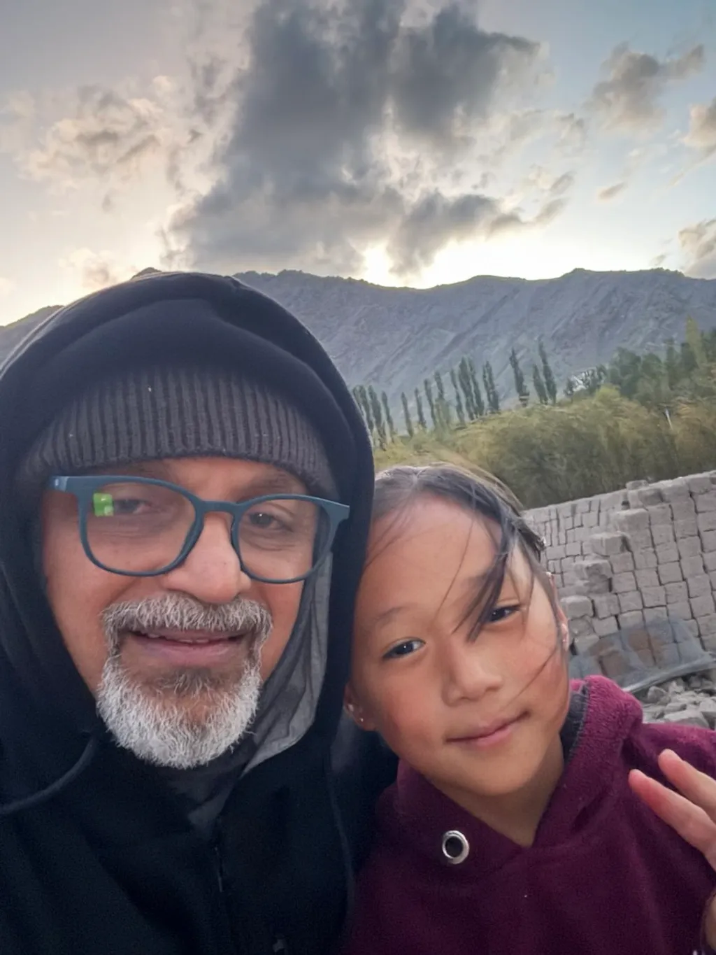 ജിഗ്മെറ്റ് റിഗ്സെൻ ലാമോയുമായി ഒരു സെൽഫി.