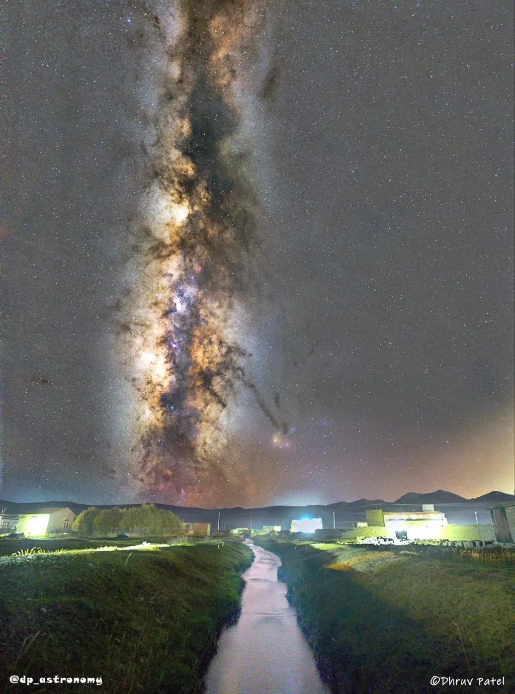 ഹാൻലെയിൽ നിന്നുള്ള MILKY WAY- യു​ടെ കാഴ്ച.