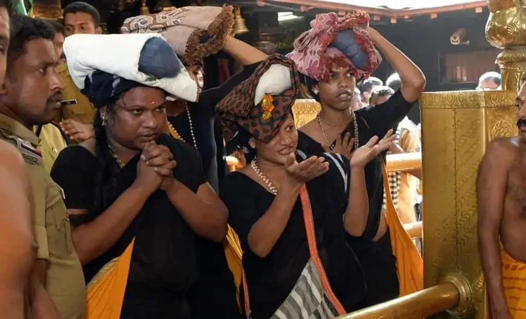 ശബരിമല വിഷയത്തിൽ, സ്ത്രീകളുടെ ഭരണഘടനാപരമായ അവകാശം ഉറപ്പാക്കുന്നതിന് ഇടതുപക്ഷം കോടതിയെ ആശ്രയിച്ചെങ്കിലും, രാഷ്ട്രീയ തലത്തിൽ പാർട്ടി പിന്നോട്ട് പോയി.