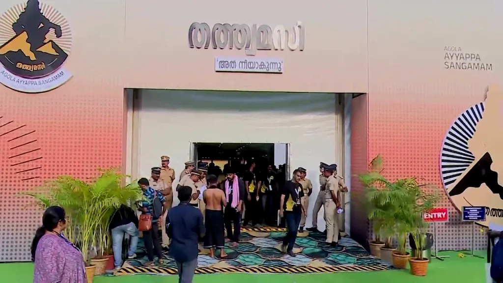 ഹിന്ദു വിശ്വാസികൾ മാത്രമല്ല അവിടെ ശബരിമലയുടെ വികസനത്തിനായി ഒത്തുകൂടിയത്. കേരളവുമായി ബന്ധപ്പെട്ട് പൊതുതാല്പര്യമുള്ളവരും ശബരിമലക്ഷേത്രത്തിൽ പ്രത്യേക താല്പര്യമുള്ളവരുമാണ്.