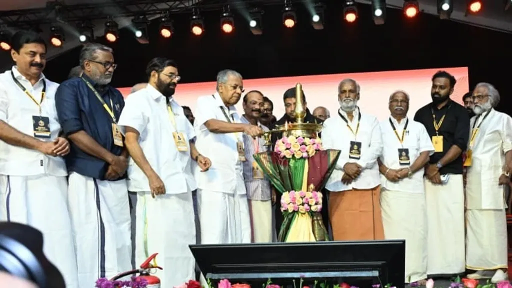 തിരുവിതാംകൂർ ദേവസ്വം ബോർഡിന്റെ മുൻകൈയിൽ അയ്യപ്പസംഗമം നടത്തുമ്പോൾ, അതിൽ മുഖ്യമന്ത്രിമാരും മന്ത്രിമാരും  പങ്കെടുക്കുമ്പോൾ, തീർച്ചയായും സി പി എമ്മിന് ന്യായീകരണം വേണം.