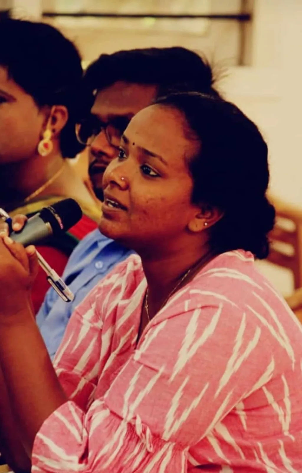 ഉപ്പുവീടുകൾ എന്ന  ഹ്രസ്വചിത്രത്തിന്റെ സംവിധായിക ആരതി എം.ആർ. 