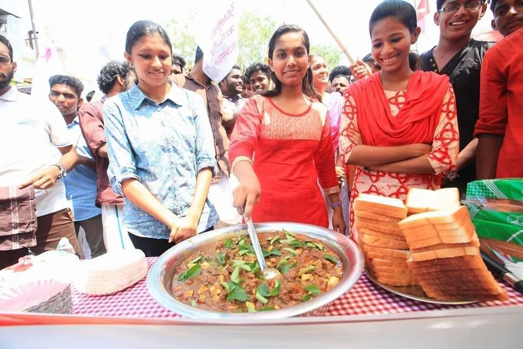 2015-ൽ കേന്ദ്രസർക്കാർ ബീഫ് നിരോധനം മുന്നോട്ടുവച്ചപ്പോൾ, കേരളത്തിലെ കോളേജുകളും സർവകലാശാലകളും ബീഫ് ഫെസ്റ്റുകളിലൂടെ പ്രതികരിച്ചു. അതൊരു ഭക്ഷണവിരോധമല്ല, രാഷ്ട്രീയ പ്രതിരോധമായിരുന്നു.