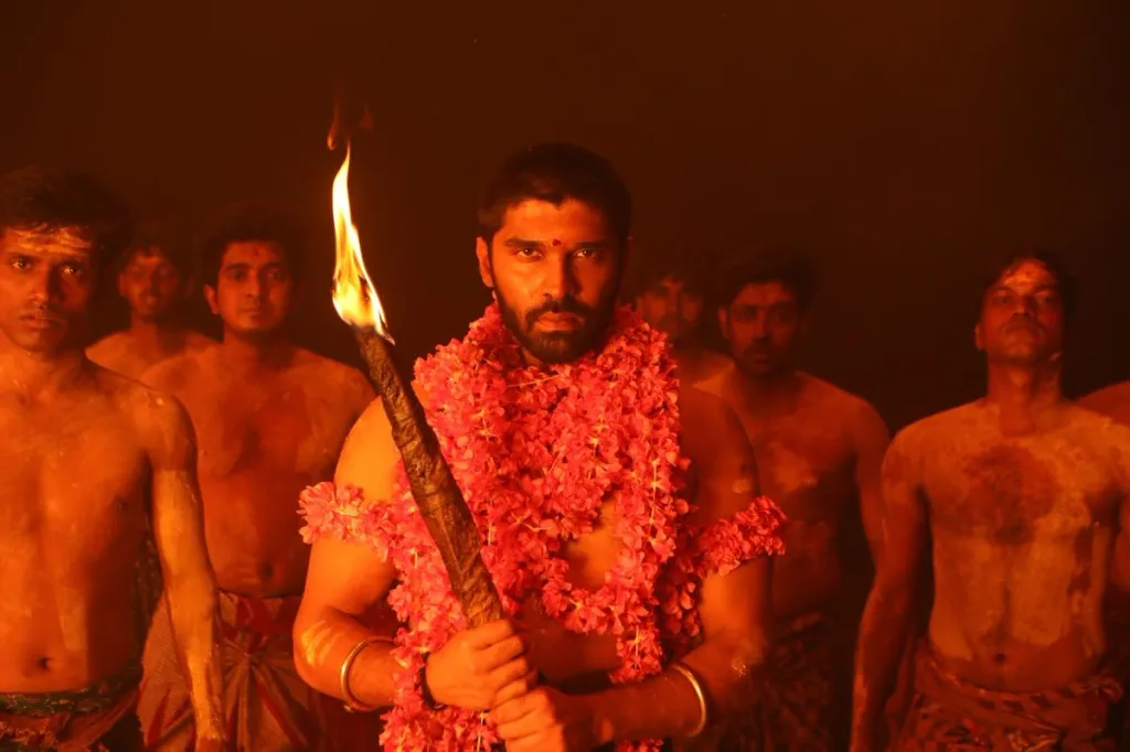 കഥാപാത്രങ്ങളുടെ പ്രകടനം എടുത്തുപറയേണ്ട ഒന്നാണ്. നെപ്പോ കിഡ് എന്ന ലേബൽ തന്റെ നെറ്റിയിൽ നിന്നും പറിച്ചെറിയാൻ ധ്രുവ് നടത്തിയ കഠിനപ്രയത്നം സിനിമയിൽ കാണാനുണ്ട്. 