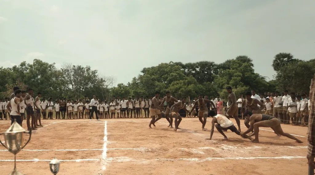 നമ്മുടെ രാജ്യത്ത്, നാം ജീവിക്കുന്ന ചുറ്റുപാടുകളിൽ ഒക്കെ ജാതീയമായ വേർതിരിവുകളുണ്ട്. അതൊരു യാഥാർത്ഥ്യമാണ്. മറ്റെല്ലാ ഇടങ്ങളിലും എന്നതുപോലെ തന്നെ  കളിക്കളങ്ങളിലും അത് ദൃശ്യവുമാണ്. 