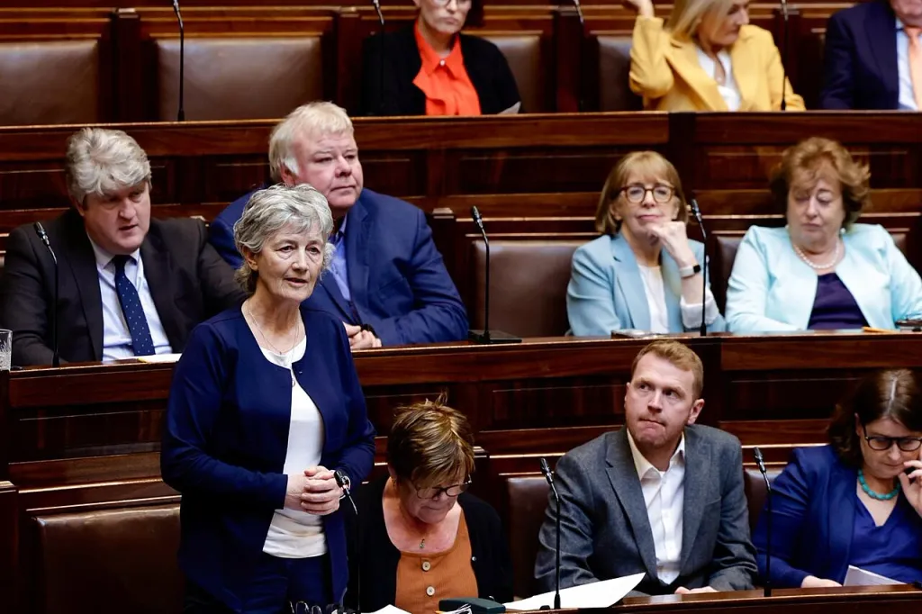 യൂറോപ്പിലെ വലതുപക്ഷശക്തികളെ മുഴുവൻ അമ്പരപ്പിച്ച വൻവിജയമാണ് കാതറിൻ കരഗതമാക്കിയത്. 63 ശതമാനം വോട്ടുകളുടെ ഭൂരിപക്ഷം അയർലന്റിന്റെ തെരഞ്ഞെടുപ്പ് ചരിത്രത്തിലെ റെക്കാർഡാണ്. രാജ്യത്തെ മൂന്നാമത്തെ വനിതാ പ്രസിഡന്റായാണ് കാതറിൻ കൊണോളി സ്ഥാനമേൽക്കുന്നത്.