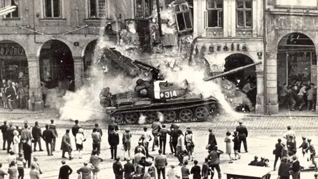  യഥാർത്ഥത്തിൽ ശീതയുദ്ധമെന്നത് (cold war) ചൂടുയുദ്ധങ്ങളുടെ (hot wars) കൂടെ കാലമായിരുന്നു. എത്രയെത്ര വിമോചന പോരാട്ടങ്ങളെയും പോരാളികളെയുമാണ് അമേരിക്കൻ സാമ്രാജ്യത്വവും അതിൻ്റെ കൂട്ടാളികളും ചോരയിൽ മുക്കിത്താഴ്ത്തിയത്. 