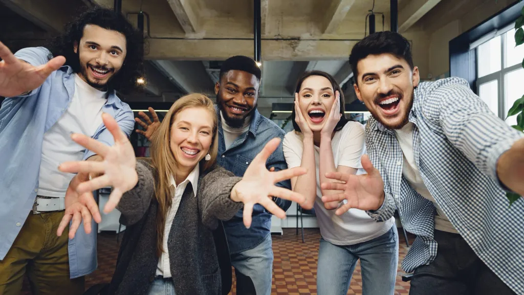 സമപ്രായക്കാരായ അനേകം പ്രവാസികളുമായി ബന്ധപ്പെട്ടപ്പോൾ അവരെല്ലാം ഒരുപോലെ പറഞ്ഞതിങ്ങനെ: ‘നാട്ടിലെ ഞാനും ഇവിടുത്തെ ഞാനും രണ്ടാണ്’. 