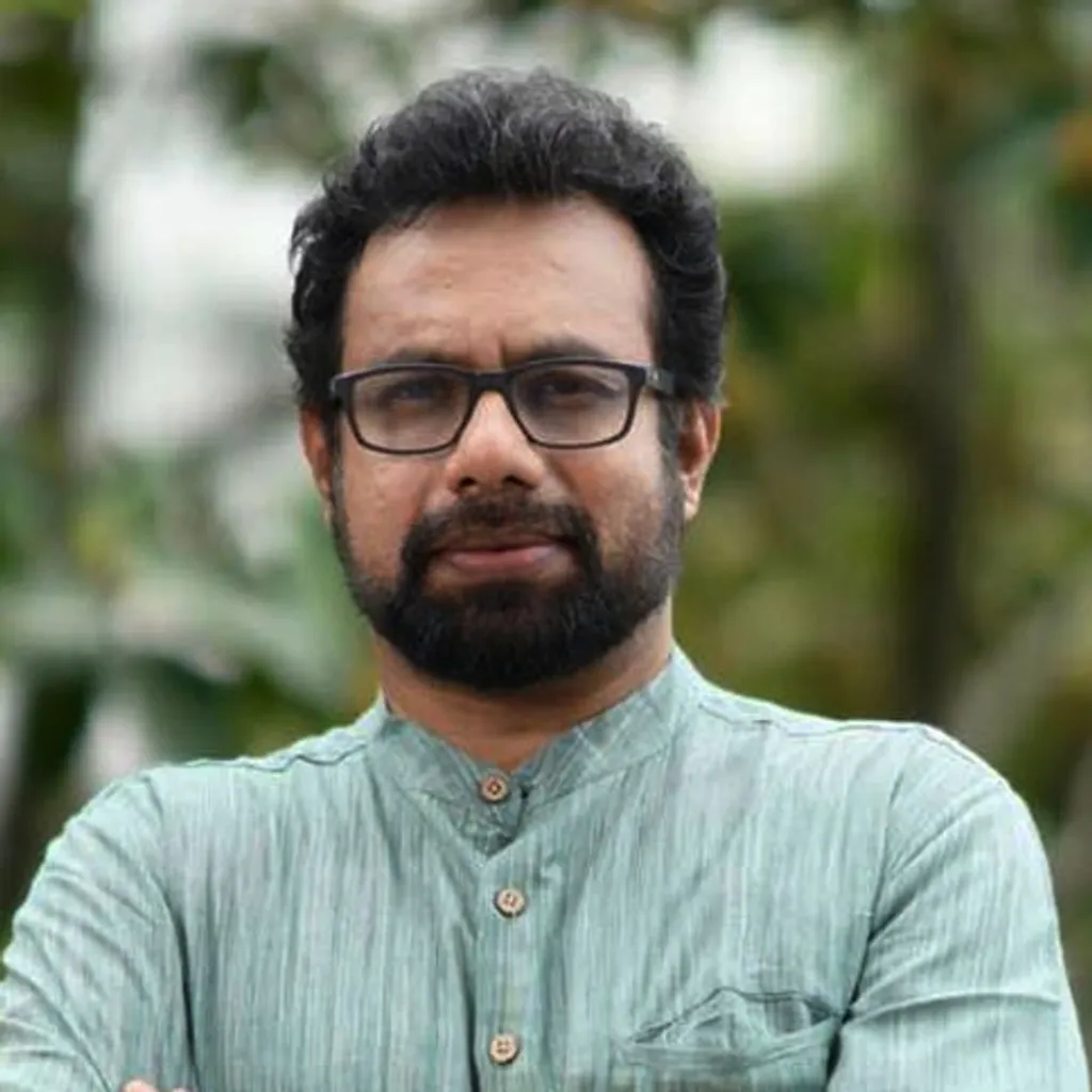 മാതാ അമൃതാനന്ദമയിയെ അവർ അങ്ങേയറ്റം ആദരിക്കുമ്പോൾ എനിക്ക് തോന്നിയ സങ്കടകരമായ ഒരു വൈരുദ്ധ്യം, ഇത് സി പി ഐ- എമ്മിൻെറ രാജ്യസഭാ മെമ്പർ കൂടിയായ പത്രപ്രവർത്തകനും എൻെറ സുഹൃത്തുമായ ജോൺ ബ്രിട്ടാസിനെ അവഹേളിക്കുന്ന ഒരു നീക്കമാണ് എന്നാണ്.