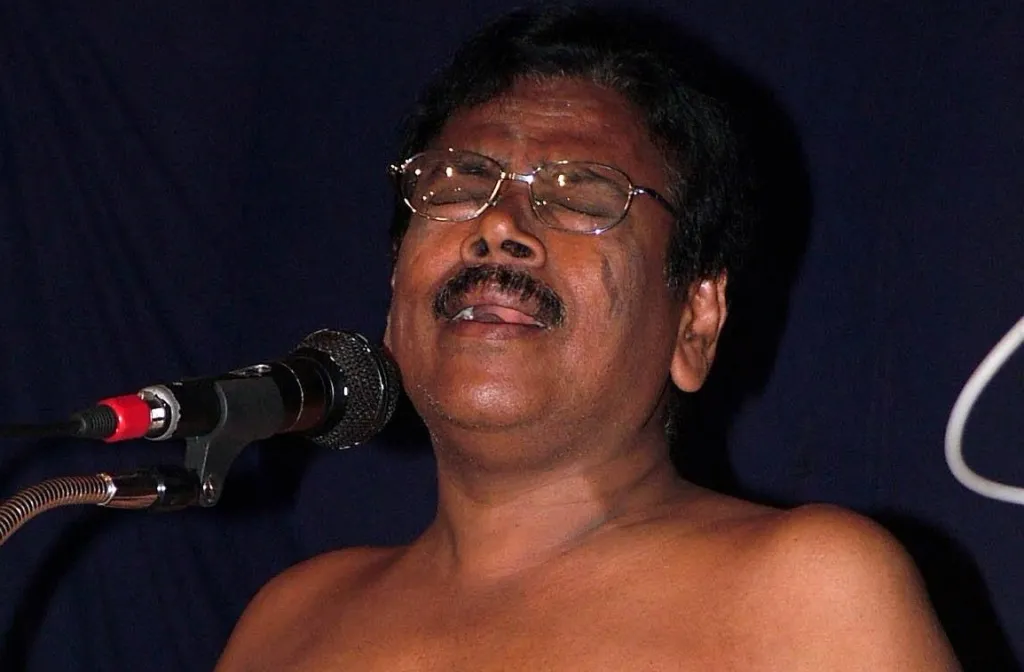 നാലു നൂറ്റാണ്ടു പഴക്കമുള്ള കഥകളിയുടെ കൂടെയുള്ള കഥകളി സംഗീതത്തിൽ ഹൈദരാലിയാണ് ആദ്യമായി കലാമണ്ഡലത്തിൽ പ്രവേശിച്ച മുസ്ലിം വിദ്യാർത്ഥി. 