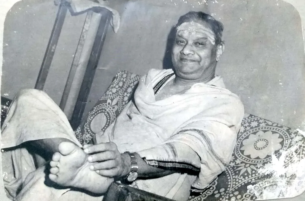 കലാമണ്ഡലം കൃഷ്ണൻനായർ കലാമണ്ഡലത്തിൽ അദ്ധ്യാപകനായില്ല എങ്കിലും കലാമണ്ഡലത്തിന്റെ പ്രസിദ്ധിയും പ്രസക്തിയും തന്നിലേക്ക് ആവാഹിച്ച കലാകാരനായിരുന്നു. 