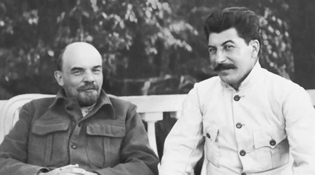 വിപ്ലവത്തിനു ശേഷമുള്ള ആ പ്രതിവിപ്ലവ നാളുകളിലാണ് ലെനിന്റെ പുത്തൻ സാമ്പത്തികനയം (Lenin's New Economic Policy) വരുന്നത്. അതിൽ നിന്നുതന്നെയാണ്, യുദ്ധത്തിന്റെ നാളുകളിൽ, ആ സാമ്പത്തിക ശാസ്ത്രം സ്റ്റാലിനിസമായി വളർന്നത്.