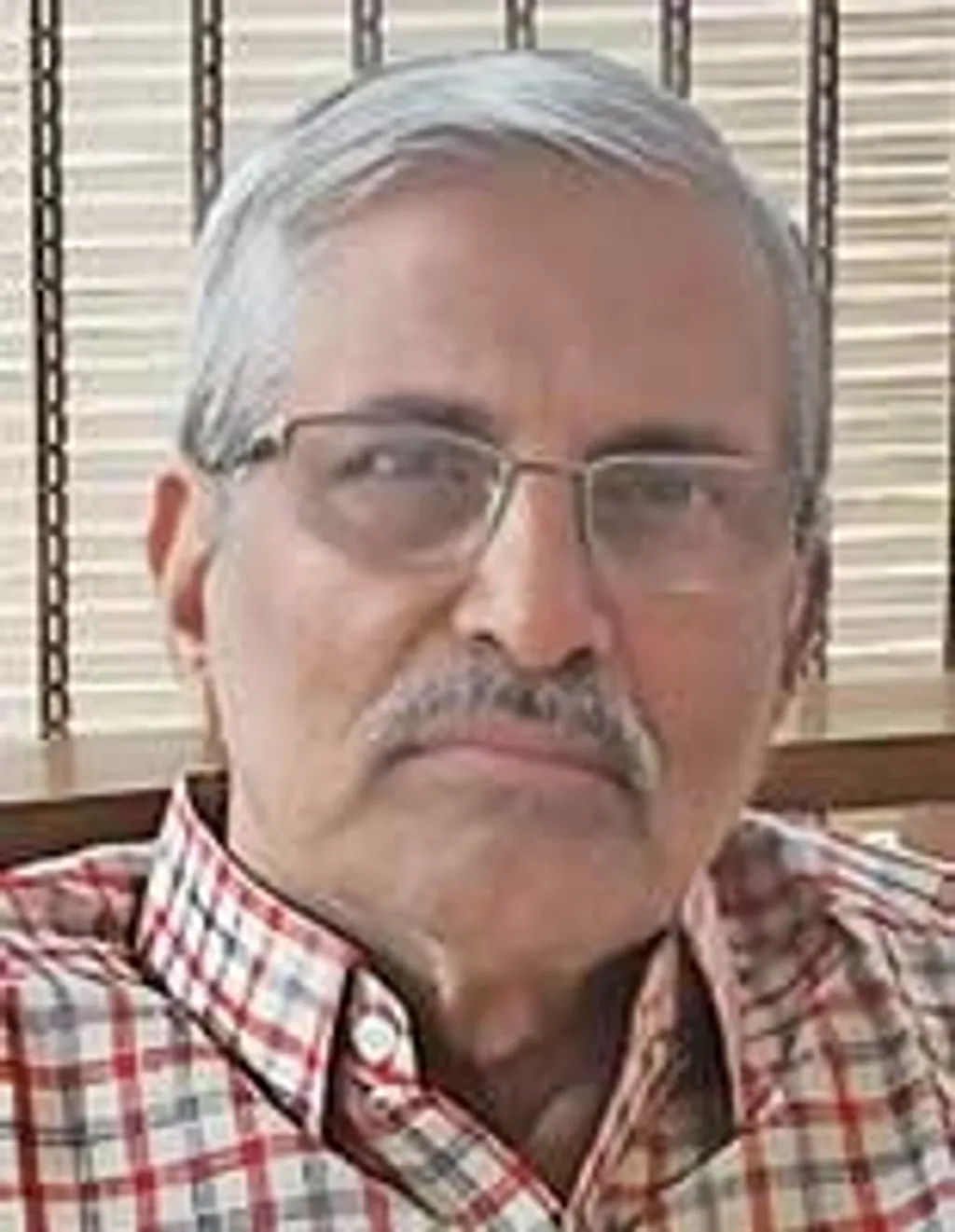 ഇതിഹാസകാലത്ത് വർണ്ണാശ്രമ ധർമ്മങ്ങൾ നീക്കുപോക്കില്ലാത്ത നിയോഗങ്ങൾ ഒന്നുമായിരുന്നില്ല എന്ന വീക്ഷണം എം.എം. നാരായണൻ മുന്നോട്ടുവയ്ക്കുന്നുണ്ട്.  ഇത്തരമൊരു വീക്ഷണം ഏതടിസ്ഥാനത്തിലായിരുന്നു ആത്രേയക വിമർശന ലേഖനത്തിൽ കടന്നുകൂടുന്നതെന്ന്  മനസ്സിലായില്ല.