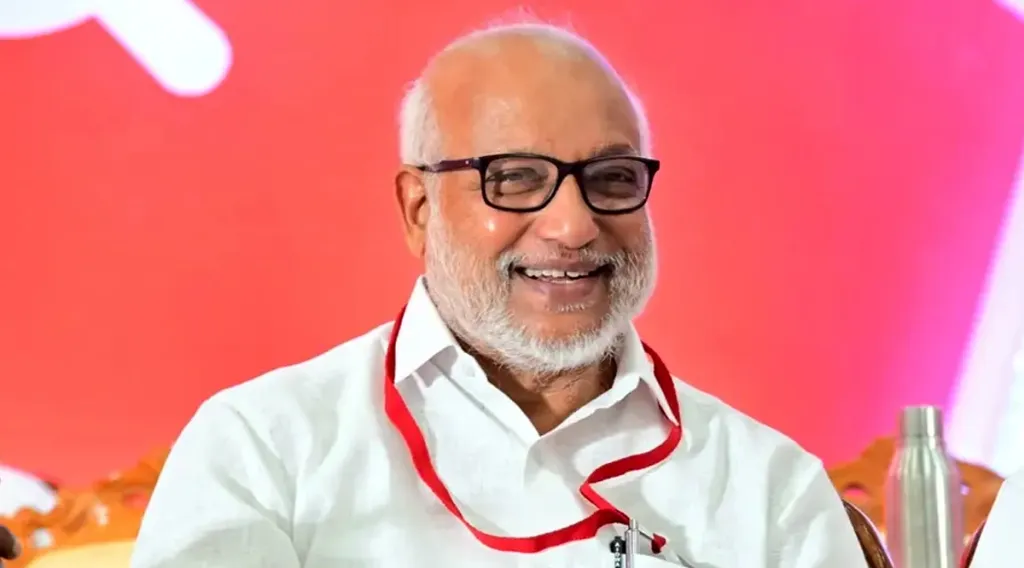 പിണറായി വിജയനെ കാരണഭൂതനായ സർവ്വരക്ഷകനായി വാഴ്ത്തുന്ന വാഴ്ത്തുപാട്ടുകൾ പാടി തിരുവാതിര കളിക്കുമ്പോൾ താളം പിടിച്ചിരുന്ന ഒരാളാണ് ഇപ്പോൾ സി.പി.എം ദേശീയ ജനറൽ സെക്രട്ടറി.