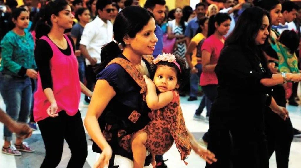 അദ്ധ്വാനത്തിന്റെ അടിസ്ഥാനത്തിൽ സംസാരിച്ചാൽ ലോകത്തുള്ള പരിചരണ ജോലികളുടെ (വീട്ടുജോലി, കുഞ്ഞുങ്ങളുടേയും പ്രായമായവരുടേയും പരിചരണം തുടങ്ങിയവ) ഭൂരിഭാഗവും ചെയ്യുന്നത് സ്ത്രീകളാണ്. 