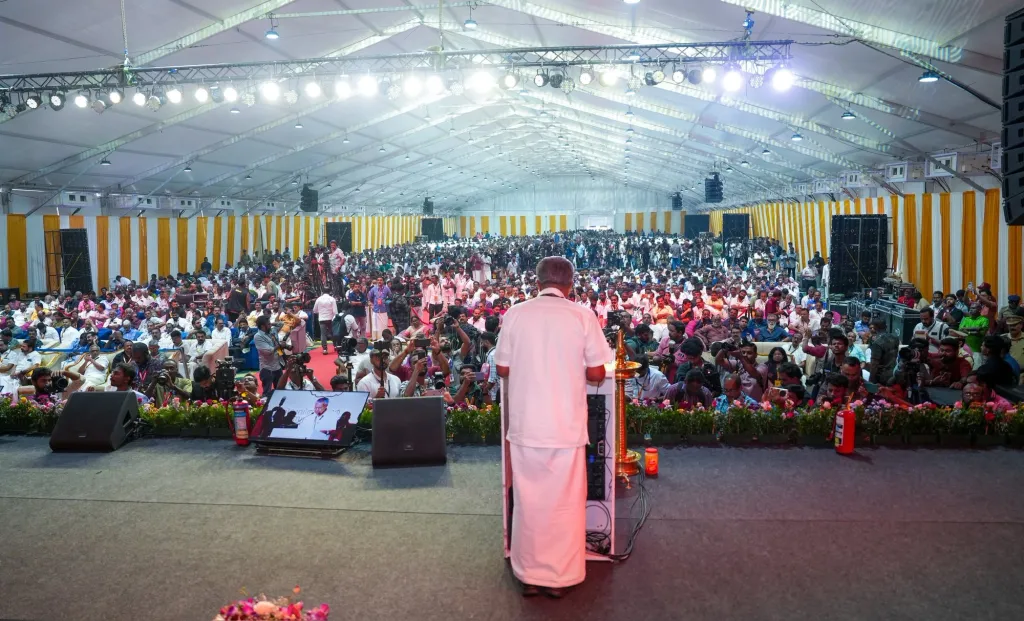 വർഗീയവാദികൾക്കൊപ്പമല്ല വിശ്വാസികൾക്കൊപ്പമാണ് എന്ന് കമ്യൂണിസ്റ്റ് പാർട്ടി പറയുമ്പോൾ, എന്നെപ്പോലുള്ള വിശ്വാസികൾ അല്ലാത്ത ഒരു ന്യൂനപക്ഷമുണ്ടെന്ന് അവർ  പരിഗണിക്കുന്നു കൂടിയില്ല എന്നുതോന്നും.