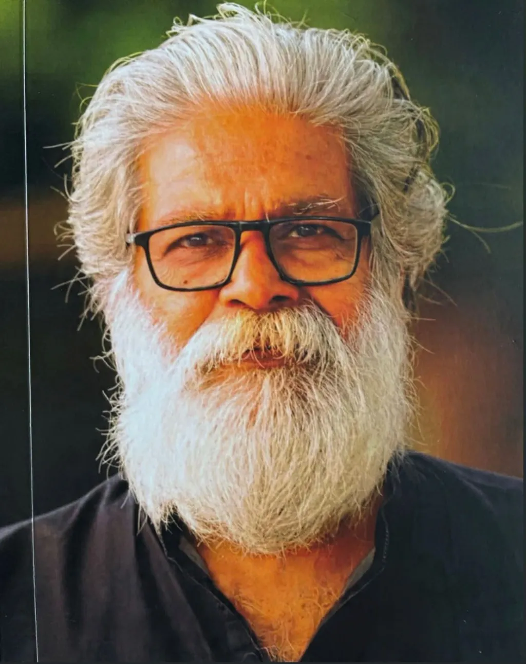 പതിഞ്ഞ പദതാളമാണ് ആർ. മോഹനന്റെ കവിതകളുടെ സഹജഭാവം. അതിവൈകാരികതയും പറഞ്ഞു പൊലിപ്പിക്കാനുള്ള വ്യഗ്രതയുമില്ല. 