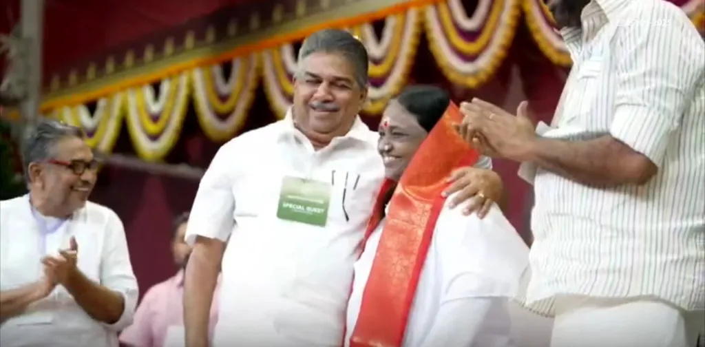 ഈ തന്ത്രം തിരിച്ചറിയാതെ വലതുപക്ഷത്തോട് പരോക്ഷമായെങ്കിലും ധാരണ ഉണ്ടാക്കിയാൽ, അത്  എത്രയോ രക്തസാക്ഷികളുടെ ചോര കൊടുത്തു വളർത്തിയ കേരളത്തിലെ  കമ്യൂണിസത്തെ വഞ്ചിക്കുന്നതിനു തുല്യമായിരിക്കും.