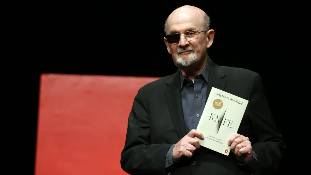  സൽമാൻ റുഷ്ദി. “Sometimes we feel we straddle two cultures; at other times, we fall between two stools’’ എന്ന റുഷ്ദിയുടെ വാക്കുകൾ ജെൻ സി പ്രവാസികളെ സംബന്ധിച്ച് സത്യമാണ്.