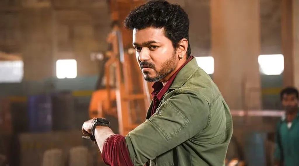 രാഷ്ട്രീയ പ്രവേശനത്തിന് മുൻപ് തന്നെ അഴിമതിക്കും കുടുംബ വാഴ്ചക്കും സാമൂഹിക അനീതിക്കെതിരെയുമുള്ള പോരാട്ടം നടത്തുന്ന ഒരു നായക സ്വരൂപത്തെ സൃഷ്ടിച്ചെടുക്കാൻ തന്റെ സിനിമകളിലൂടെ വിജയ് വ്യക്തമായ ഇടപെടൽ നടത്തി.