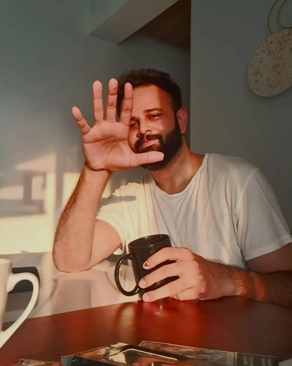 ഹൊറർ സിനിമകളിലൂടെ മലയാളി സിനിമ പ്രേക്ഷകരുടെ പ്രിയപ്പെട്ട സംവിധായകനായി മാറിയ രാഹുൽ സദാശിവൻ മറ്റൊരു ട്രീറ്റ്മെന്റുമായി മലയാളികളിലേക്ക് കടന്നുവരുന്നു. 