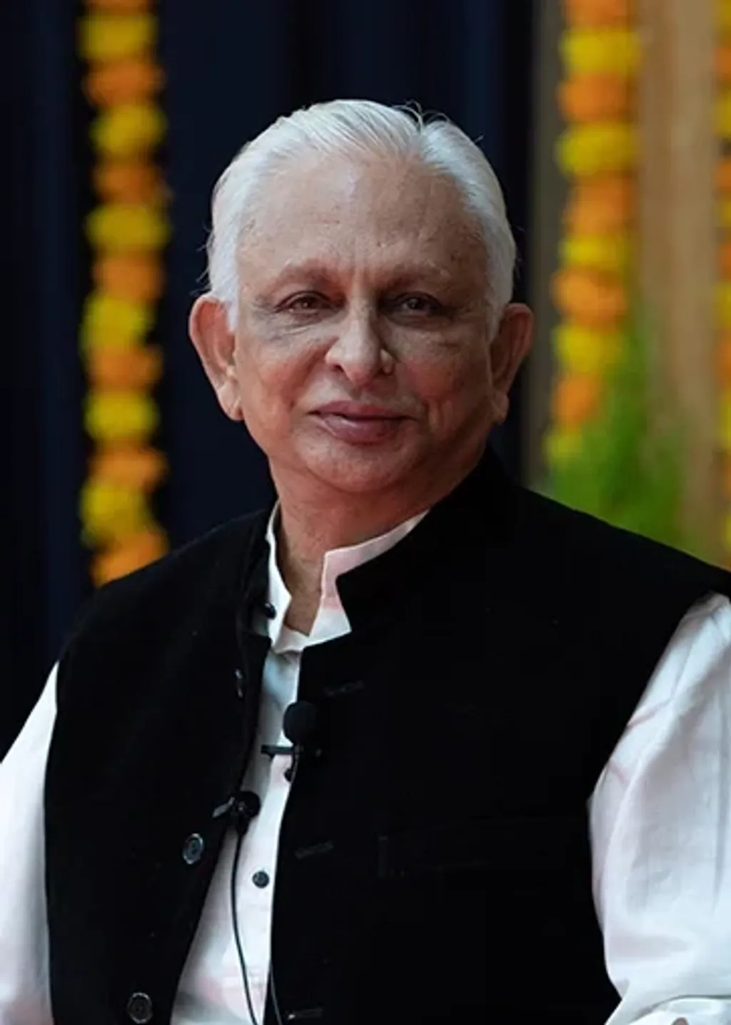 സംഘപരിവാറിന്റെ ബി ടീം ആവാനല്ല, വല്യേട്ടനാവാനാണ് സി.പി.എം ശ്രമിക്കുന്നത്. സംഘപരിവാറിന്റെ പ്രമുഖ വക്താവ് ശ്രീ എം സി പി എമ്മിന്റെ ഉറ്റ തോഴനായി മാറിയിട്ടുണ്ട്.