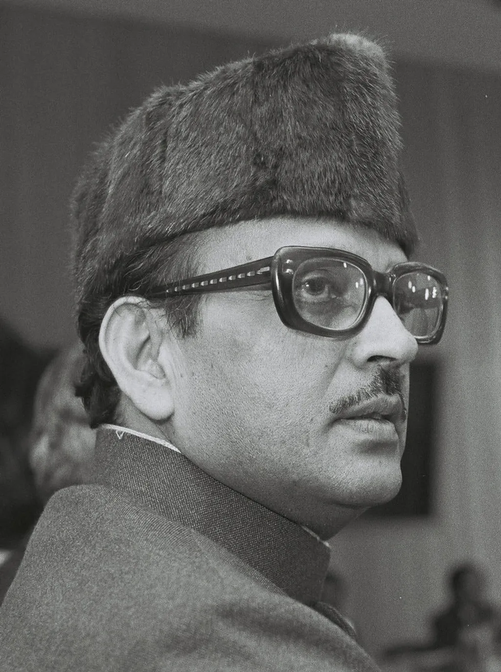 മണ്ഡൽ കമ്മീഷനിലൂടെ OBC-യ്ക്ക് 27 ശതമാനം കേന്ദ്ര സർക്കാർ തൊഴിലവസരങ്ങൾ നീക്കിവെക്കാൻ പ്രധാനമന്ത്രിയായിരുന്ന വി.പി. സിംഗ് എടുത്ത തീരുമാനത്തെ അട്ടിമറിക്കുന്നതിനുള്ള ശ്രമങ്ങൾക്ക് നേതൃത്വം നൽകിയത് RSS-ഉം സംഘ്പരിവാർ സംഘടനകളുമാണ്. 