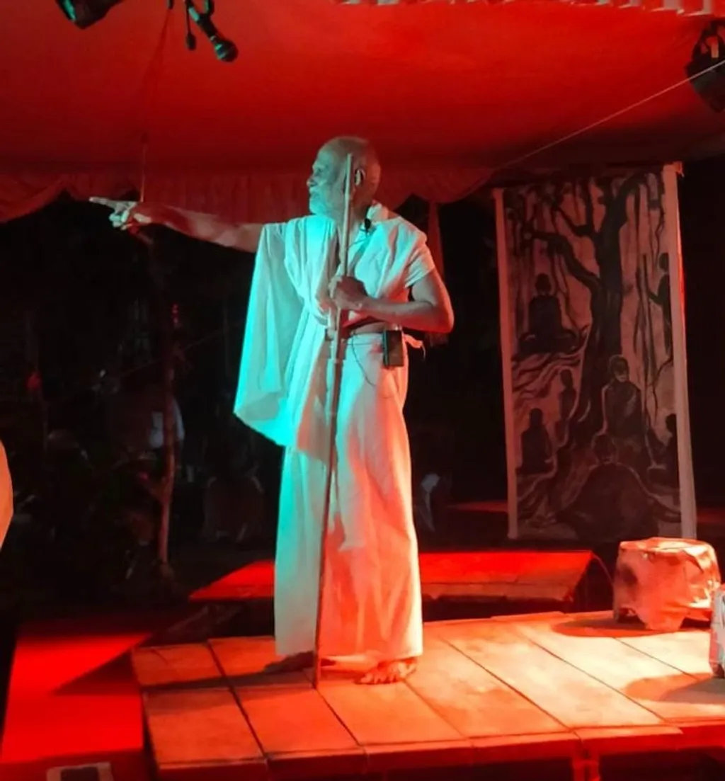 അർത്ഥശങ്കയ്ക്കിടയില്ലാത്ത വിധം സമകാലിക സമൂഹത്തോട്, നിലപാടുകളാവശ്യപ്പെടുന്നു ഈ നാടകം. ചരിത്ര വർത്തമാനങ്ങളോട് നീതിപുലർത്തുന്ന ഒരസാധാരണ സർഗ്ഗ വൈഭവം തന്നെയാണ് ഈ ഒന്നരമണിക്കൂർ നാടകം. 