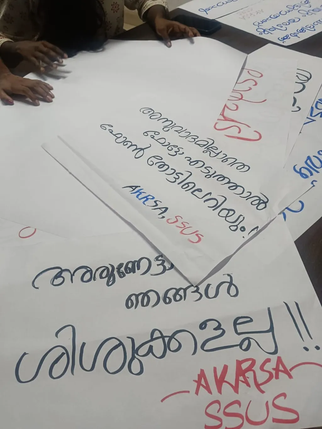 മുൻകാലങ്ങളിൽ നിരന്തര സമരങ്ങളിലൂടെ വിദ്യാർത്ഥികൾ നേടിയെടുത്ത സർവകലാശാലയിൽ പ്രവർത്തിക്കുന്ന 24 മണിക്കൂർ റീഡിംഗ് റൂം സൗകര്യം ഉൾപ്പെടെ പൂട്ടാനായിരുന്നു അധികാരികളുടെ തീരുമാനം.