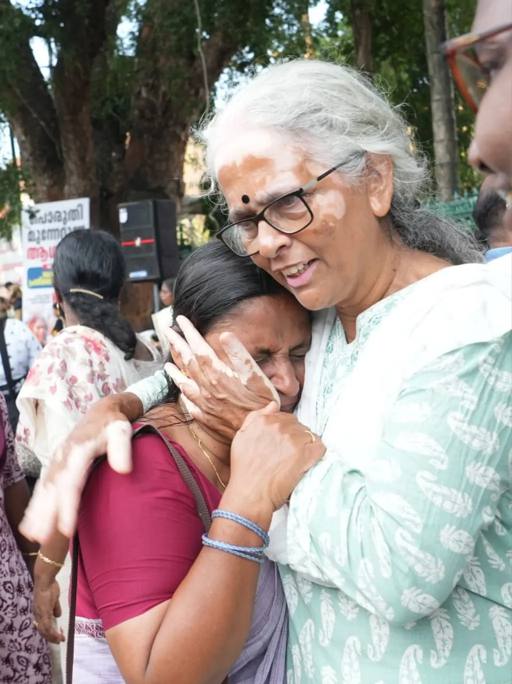 സമൂഹത്തിൻ്റെ അടിത്തട്ടിൽ സാമൂഹ്യസേവനം നടത്തുന്ന സ്ത്രീത്തൊഴിലാളികളുടെ മുന്നിൽ എൽ.ഡി.എഫ് സർക്കാർ പകച്ചു നിൽക്കുന്നതും സി.പി.എം, സി.ഐ.ടി.യു നേതാക്കളടക്കം നിലതെറ്റി സമരനേതാക്കളെ അപമാനിക്കാൻ ശ്രമിക്കുന്നതും കേരളം കണ്ടു.