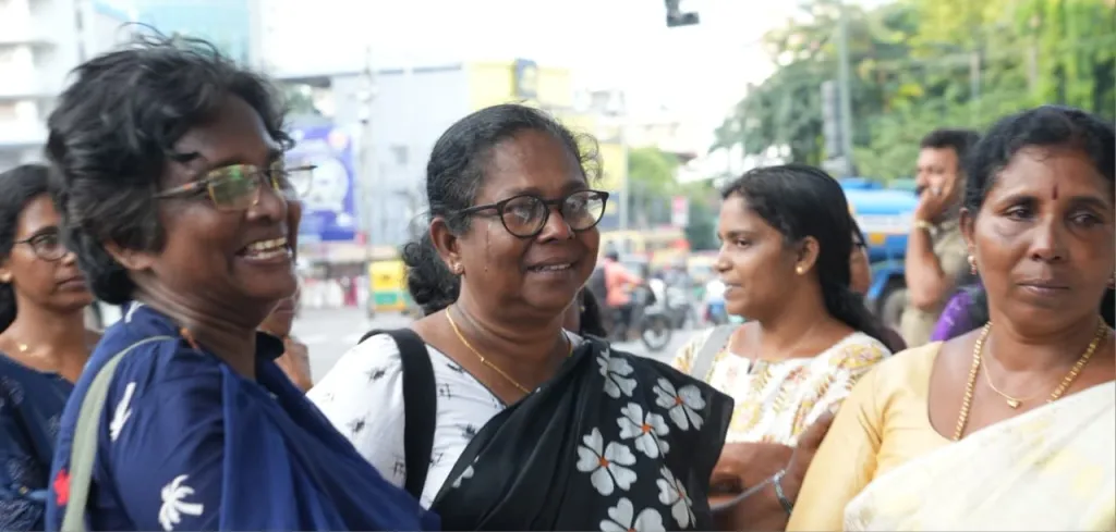 ഭരണാധികാരികൾ സമരത്തെ തളർത്താൻ ശ്രമിച്ചപ്പോഴൊക്കെ ‘അവകാശങ്ങൾ നേടാതെ, അടിമക്കാലം തീരാതെ, അനന്തപുരിയുടെ മണ്ണിൽ നിന്നും തിരിച്ചു വീട്ടിൽ കയറില്ല’ എന്നു പ്രഖ്യാപിച്ച ആശമാർ സമരത്തിൻ്റെ രൂപവും ഭാവവും തീവ്രമാക്കി.