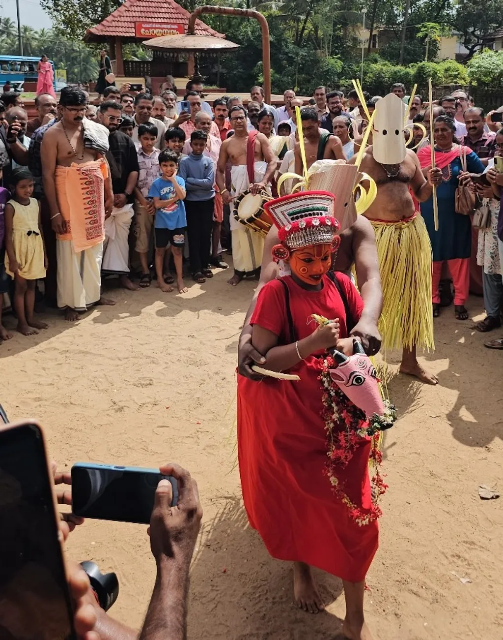 Photo Credit: വിജേഷ് പ്ലാത്തോട്ടം, സുമൻ ചെറുകുന്ന്