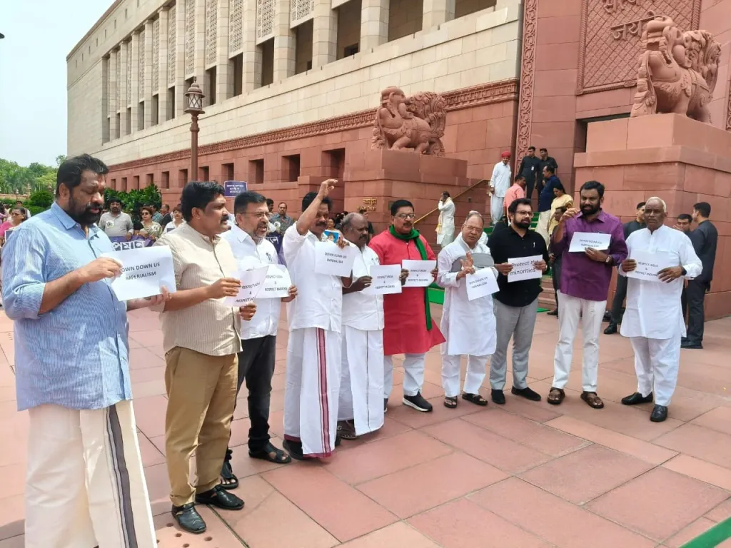 കോവിഡ് കാലത്ത്, 2020 സെപ്തംബറിലെ വർഷകാല സമ്മേളനത്തിലാണ് ലേബർ കോഡുകൾ അവതരിപ്പിക്കപ്പെടുന്നത്. പ്രതിപക്ഷ പാർട്ടികളുടെ ശക്തമായ എതിർപ്പുണ്ടായി. രാജ്യസഭയിൽ പ്രതിഷേധിച്ച സി.പി.എം ഉൾപ്പെടെയുള്ള കക്ഷികളിലെ എട്ട് എം.പിമാരെ സസ്​പെൻ്റ് ചെയ്തു.  