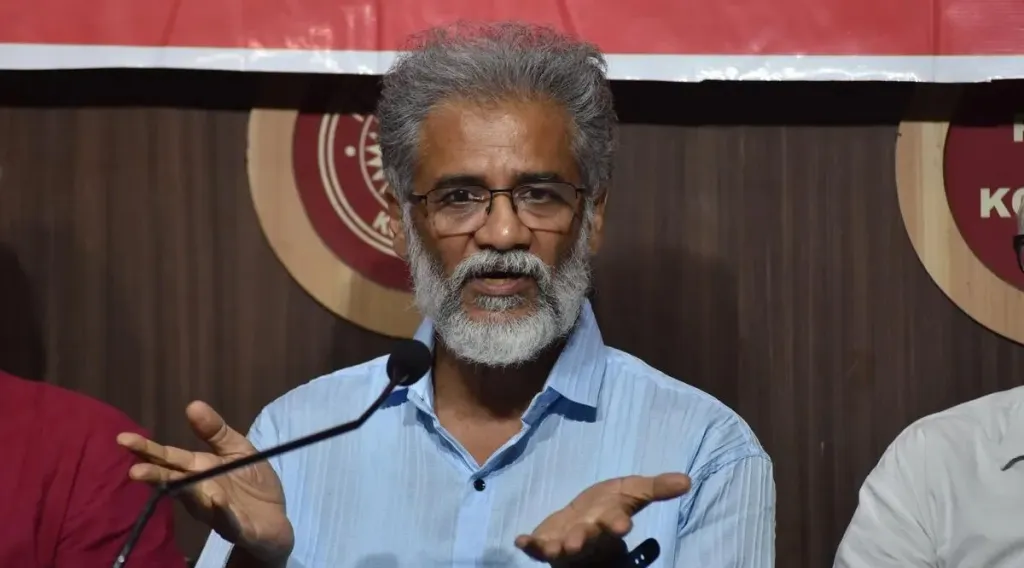 തെരഞ്ഞെടുപ്പ് സമ്മതിദായക പട്ടികയിലുള്ളതിനേക്കാൾ മൂന്നുലക്ഷം പേർ കൂടുതലായി വോട്ടുചെയ്തെന്നാണ് തെരഞ്ഞെടുപ്പ് കമ്മീഷൻ കണക്കുകൾ കാണിക്കുന്നതെന്ന് സി പി ഐ (എം എൽ) ജനറൽ സെക്രട്ടറി ദീപാങ്കർ ഭട്ടാചാർജി ആരോപണമുന്നയിച്ചിട്ടുണ്ട്.