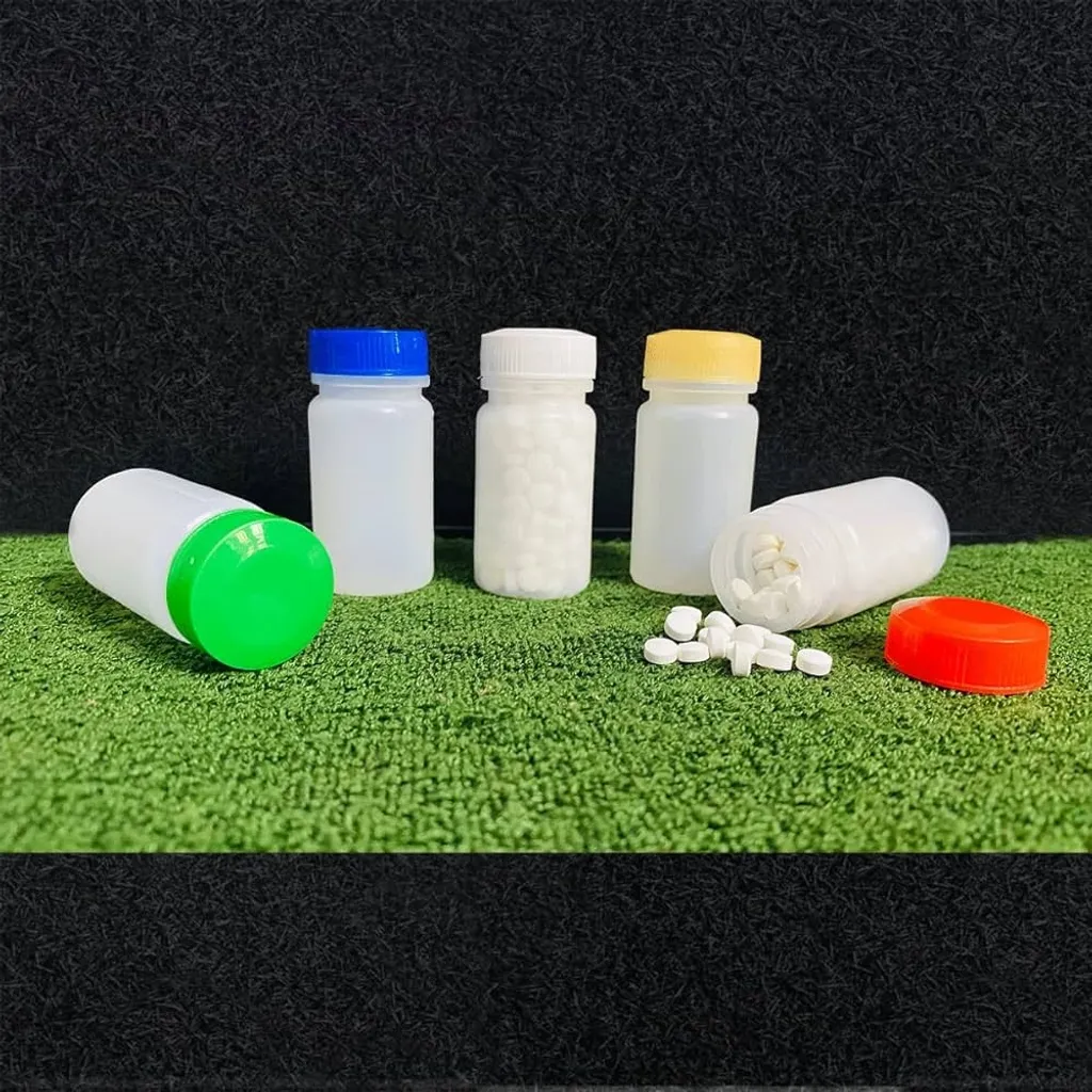 ഹോമിയോപ്പതി അടിസ്ഥാന രസതന്ത്രത്തെയും ഭൗതികശാസ്ത്രത്തെയും വെല്ലു വിളിക്കുന്ന തത്വങ്ങളിലാണ് പ്രവർത്തിക്കുന്നത്, അതേസമയം ആയുർവേദവും സിദ്ധയും നിയന്ത്രിത പരീക്ഷണങ്ങളെക്കാൾ പുരാതന ഗ്രന്ഥങ്ങളെയും അനുശാസനങ്ങളെയും മാത്രം ആശ്രയിക്കുന്നു. 