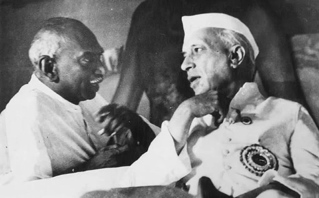 1960 -കളുടെ ആദ്യപകുതിയിൽ ദേശീയതലത്തിൽ കോൺഗ്രസ് സ്വാധീനം ദുർബലപ്പെടുന്നതായി മനസ്സിലാക്കിയ നേതൃത്വത്തിന് മുന്നിൽ കാമരാജ് സമർപ്പിച്ച പദ്ധതി, നെഹ്രു അടക്കമുള്ള നേതാക്കളെ ആകർഷിച്ചു. കാമരാജ് പ്ലാൻ എന്നാണിത് അറിയപ്പെട്ടത്. 