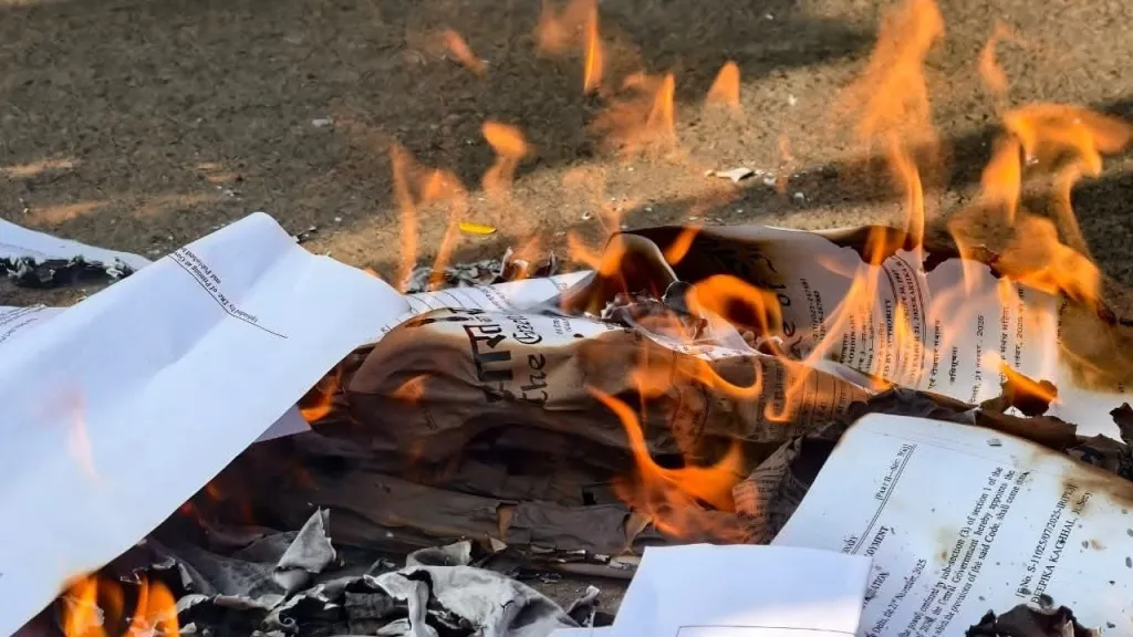 ലേബർ കോഡുകൾ തയ്യാറാക്കിയത് കേന്ദ്രം നിയമിച്ച കമ്മിറ്റിയാണ്. സംസ്ഥാന സർക്കാരുകളുമായോ, ട്രേഡ് യൂണിയനുകളുമായോ, തൊഴിലുടമകളുടെ സംഘടനകളുമായോ  കൂടിയാലോചന നടത്തിയിട്ടില്ല. 