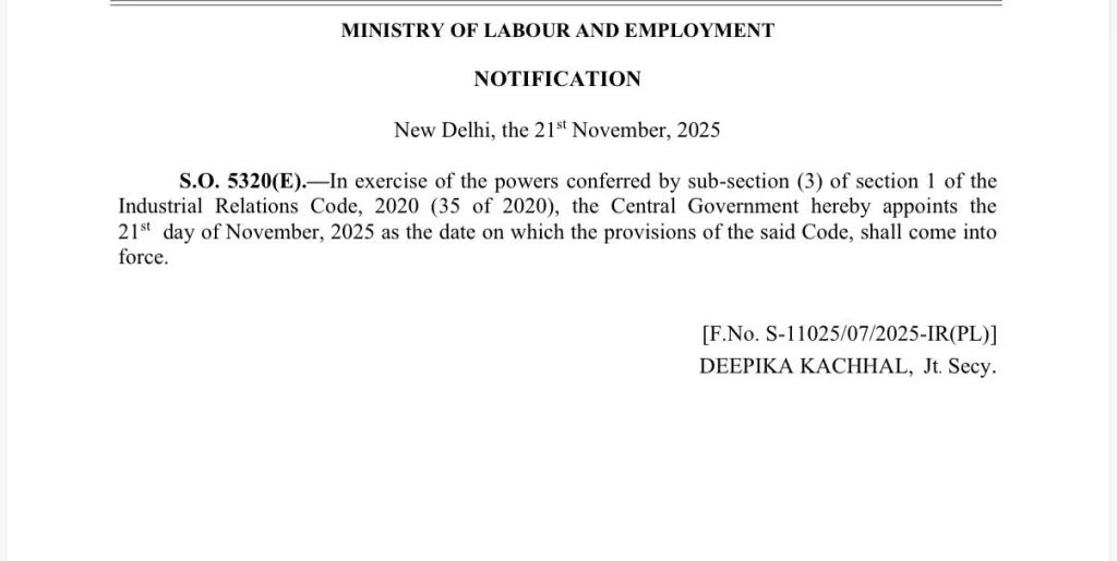 തൊഴിലുടമകൾക്ക് അവരുടെ ആവശ്യത്തിനനുസരിച്ച് തൊഴിലാളികളെ ഹയർ ആന്റ് ഫയർ ചെയ്യാനുള്ള അവകാശം പുതിയ നിയമം ഉറപ്പാക്കുന്നു.