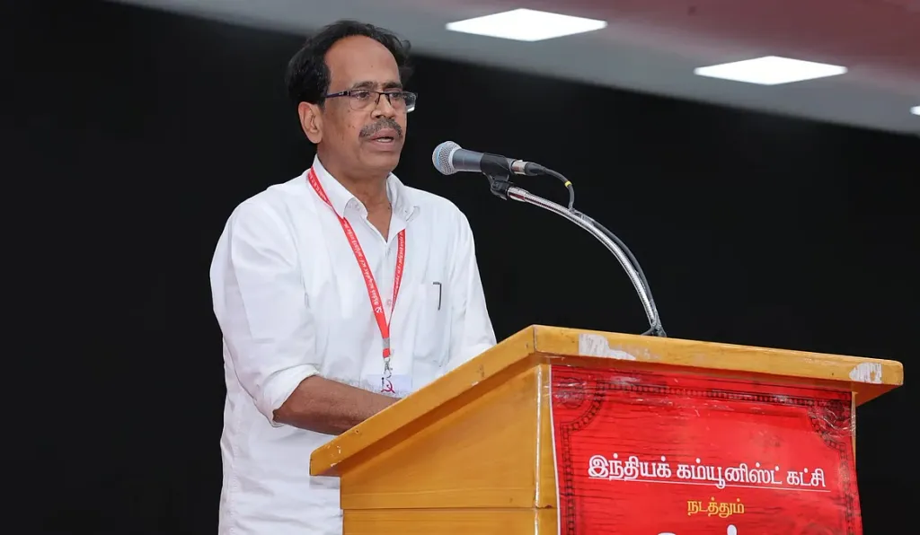 സി പി ഐ സെക്രട്ടറി എം. വീരപാണ്ഡ്യൻ, മുൻ നേതാക്കളായ മുത്തരസൻ, ഡി. പാണ്ഡ്യൻ എന്നിവരൊന്നും ദേശീയതലത്തിൽ ശ്രദ്ധിക്കപ്പെട്ടവരല്ല. അത് പാർട്ടി നേരിടുന്ന പ്രതിസന്ധികളിൽ ഒന്നാണ്.