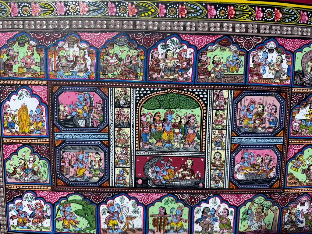 രാമായണത്തിലെ ചില കഥാ സന്ദർഭങ്ങൾ മനോഹരമായി തുണിയിൽ വരച്ചുണ്ടാക്കിയ ചില ചിത്രങ്ങൾ അദ്ദേഹം എനിക്ക് സമ്മാനിച്ചു. ആ ചിത്രങ്ങളിലെ സൂക്ഷ്മമായ വരകളും നിറങ്ങളും അതിശയിപ്പിക്കുന്നതായിരുന്നു.