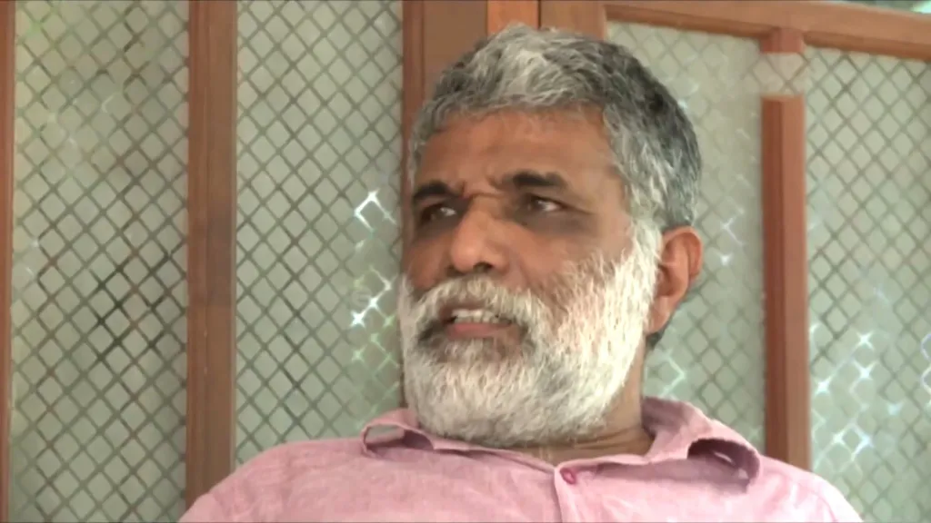 പിന്നെ ആനന്ദത്തിന്റെ കാര്യമാണെങ്കിൽ, അനാർക്കി എന്ന വാക്ക് മലയാളത്തിൽ നെഗറ്റിവായിട്ടാണ് സ്വീകരിച്ചു പോരുന്നത്. അതിന്റെ പോസിറ്റിവ് ആയ അംശങ്ങളാൽ ആകൃഷ്ടരായിരുന്നു ഞങ്ങളൊക്കെ. അക്കാലത്ത് അത്യാവശ്യം താരപ്പൊലിമയൊക്കെ ഞങ്ങൾക്കുണ്ട്. എന്നാൽ പെൺകുട്ടികളൊന്നും ശ്രദ്ധിക്കില്ല. കാരണം , കണ്ടാൽ കുളിക്കാത്തവരും ഒക്കെയാണല്ലോ.  