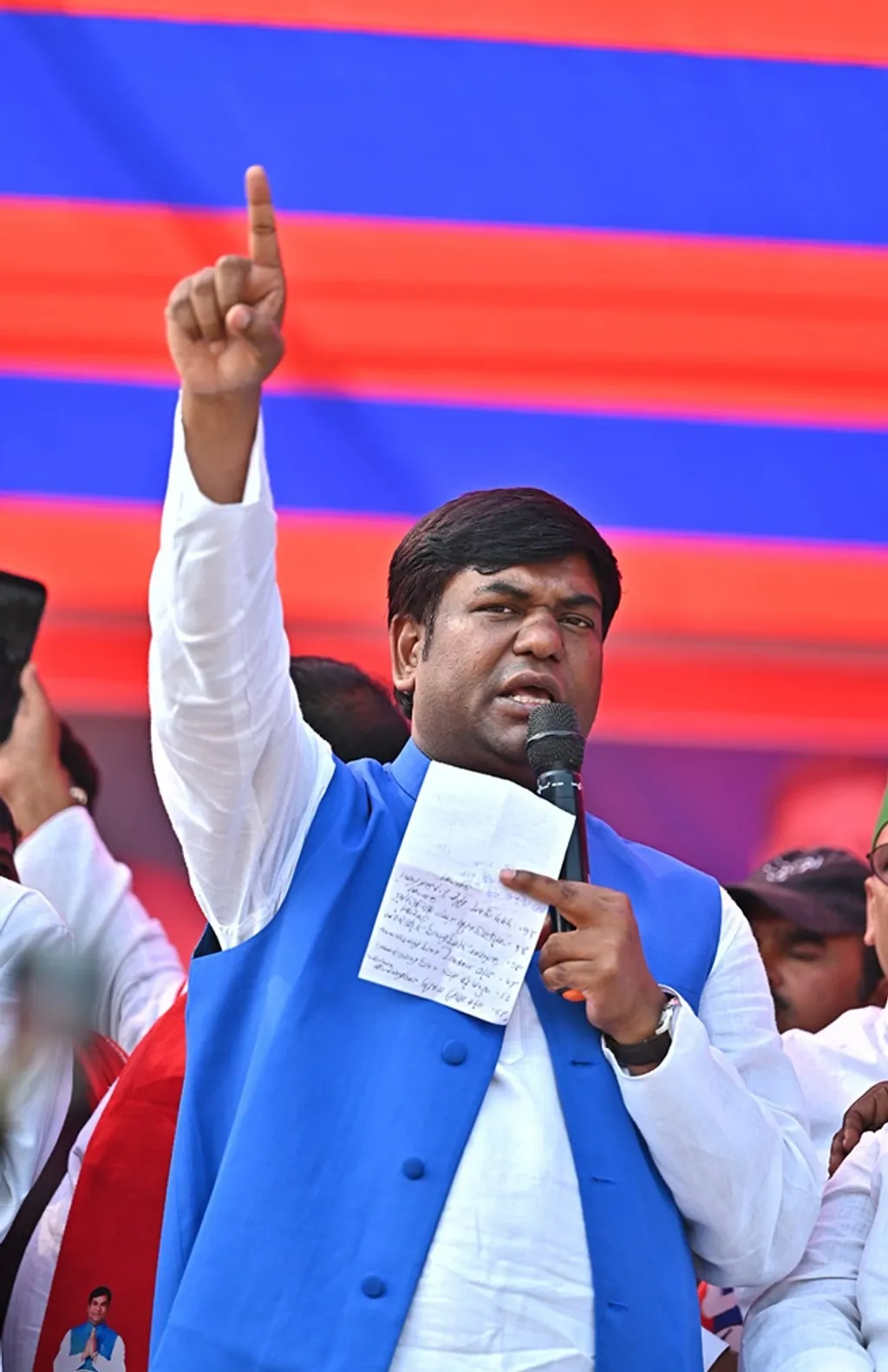 അതിപിന്നാക്ക വിഭാഗത്തെ പ്രതിനിധീകരിക്കുന്ന മുകേഷ് സാഹ്നിയുടെ വികാശ് ശീൽ ഇൻസാൻ പാർട്ടിയുടെ നിലപാടും ഇത്തവണ മഹാസഖ്യത്തിന് വൻ തിരിച്ചടിയായി. 