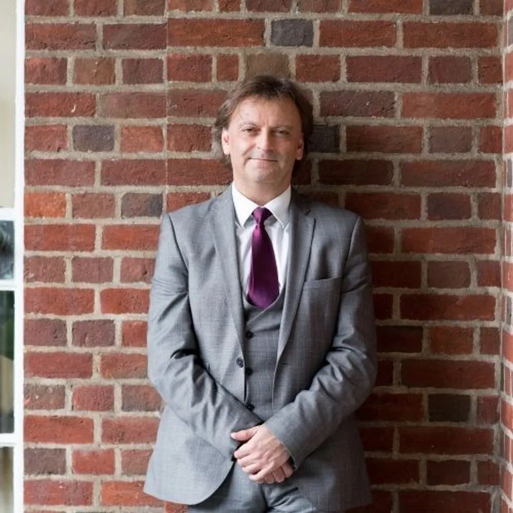 കുറഞ്ഞ സഹാനുഭൂതിയും അളവിൽ കവിഞ്ഞ ഭയവും ഹൊറർ സിനിമയുടെ ആസ്വാദ്യതയുമായി ബന്ധപ്പെട്ടിരിക്കുന്നു. ഇത് ഹൊറർ സിനിമകളെ കൂടുതലായി കാണുവാനുള്ള ആഗ്രഹവും അവയോടുള്ള പ്രതികരണവും ജനിപ്പിക്കുവാൻ കാരണമാകുന്നുണ്ട് എന്ന് റീജൻസ് സൈക്കോളജി പ്രൊഫസർ ആയ ഡോ. ജി നെയിൽ മാർട്ടിൻ പ്രസ്താവിക്കുന്നു.