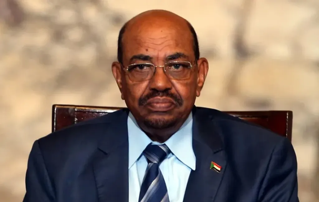 മുപ്പത് വർഷത്തെ ഭരണത്തിന് ശേഷം അട്ടിമറിയിലൂടെ പുറത്താവുകയും അഴിമതിക്കേസിൽ ഖർത്തൂമിലെ ജയിലിൽ കിടക്കുകയും ചെയ്യുന്ന സുഡാന്റെ മുൻ പ്രസിഡന്റ് ഒമർ അൽ ബഷീർ