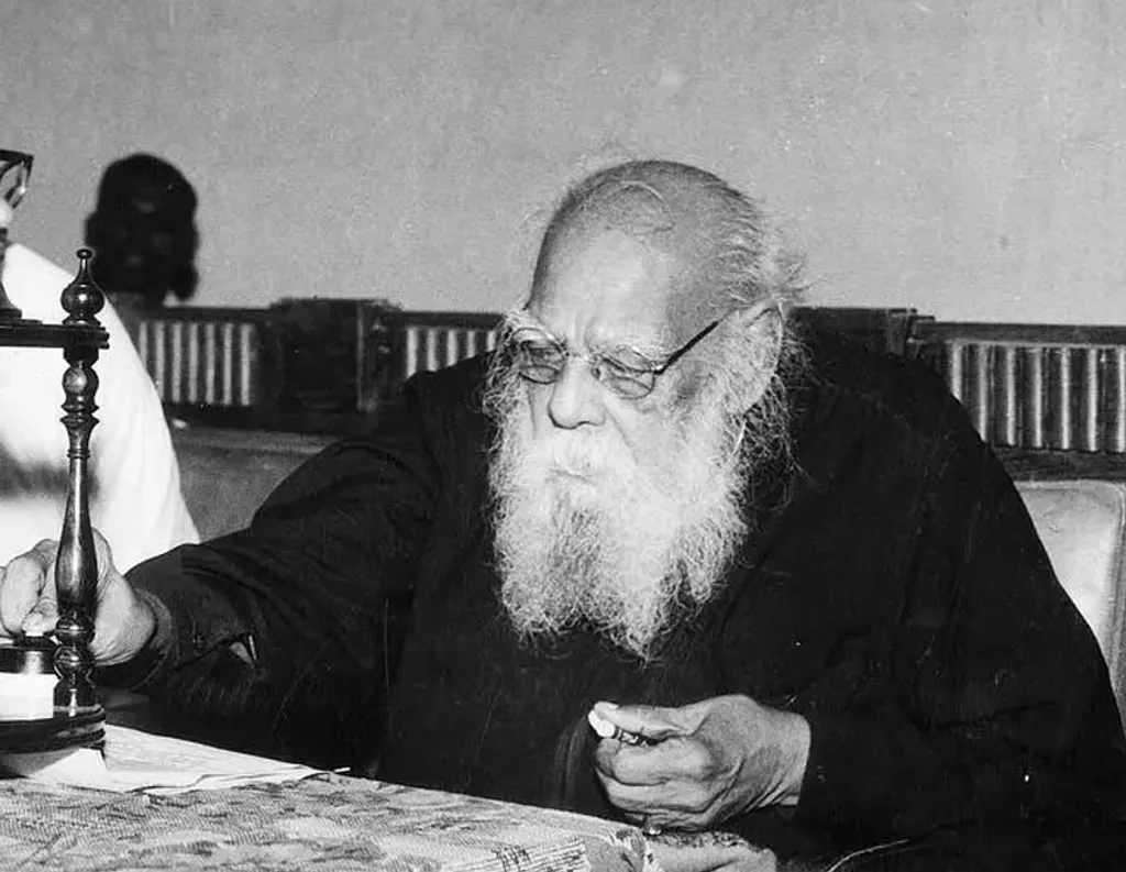 1925 നവംബറിൽ പെരിയാർ കോൺഗ്രസ് വിട്ടു. അത് കോൺഗ്രസ് അത്ര കാര്യമായി എടുത്തില്ലെങ്കിലും പിൽക്കാലത്ത് ദ്രാവിഡ കക്ഷികളുടെ ഉദയത്തിനും പാർട്ടിയുടെ തകർച്ചയ്ക്കും ഇത് കാരണമാകുമെന്ന് കോൺഗ്രസ് നേതൃത്വം അക്കാലത്ത് കരുതിയില്ല.