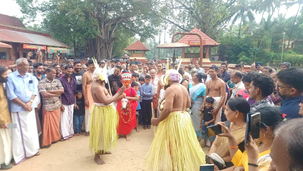 Photo Credit: വിജേഷ് പ്ലാത്തോട്ടം, സുമൻ ചെറുകുന്ന്