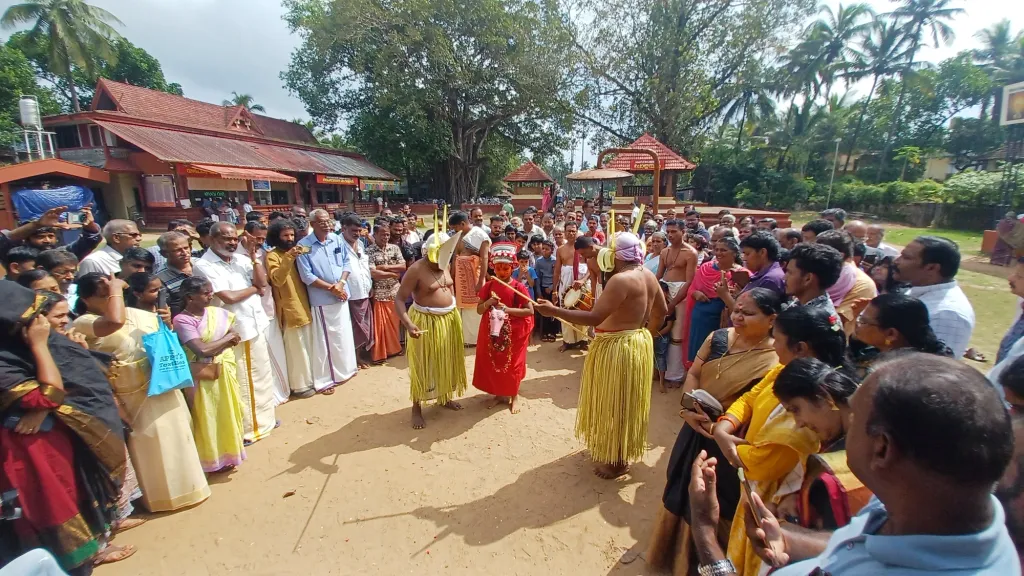 Photo Credit: വിജേഷ് പ്ലാത്തോട്ടം, സുമൻ ചെറുകുന്ന്