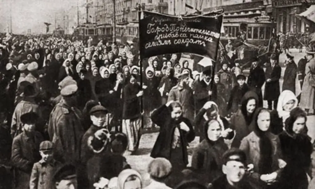 ജനാധിപത്യമെന്നത് സാമൂഹിക- സാമ്പത്തിക രംഗങ്ങളിൽ ജനങ്ങൾക്ക് നൽകുന്ന തുല്യാവകാശമാണെന്ന മഹത്തായ സന്ദേശമാണ് റഷ്യൻ വിപ്ലവം ലോകത്തിനുമുമ്പിൽ സമർപ്പിച്ചത്. 