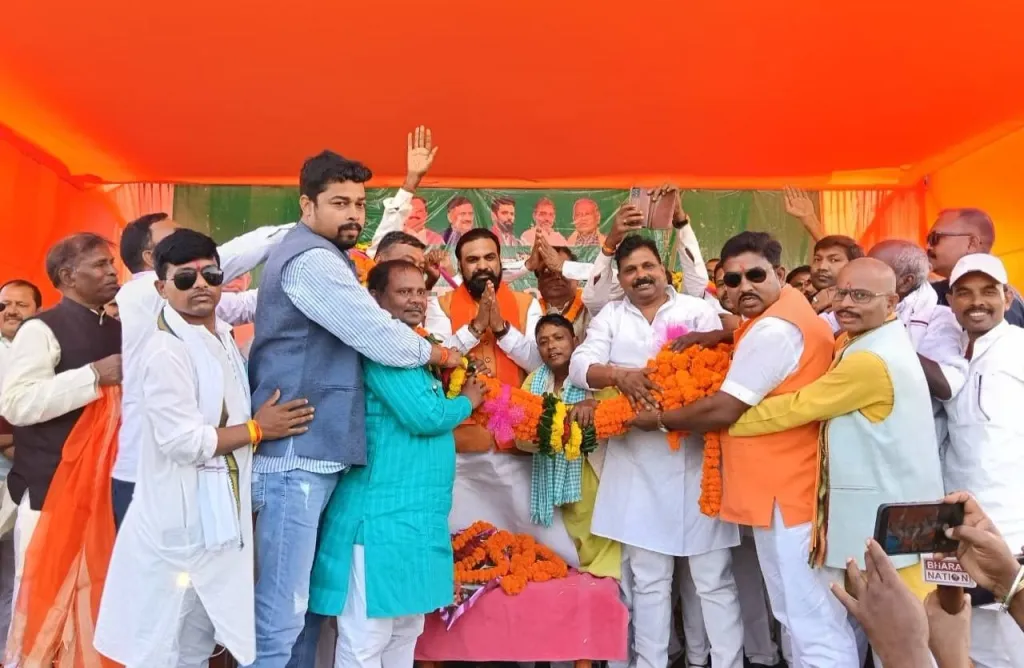 നിതീഷിനെതിരെ എൻ.ഡി.എ സഖ്യത്തിൽ തന്നെ കുറുമുന്നണി നീക്കം നടത്തിയ ബി.ജെ.പി, ബിഹാറിൽ ഒറ്റയ്ക്കു ഭരിക്കുക എന്ന സ്വപ്‌നം ഈ തെരഞ്ഞെടുപ്പിൽ ഒന്നുകൂടി ജ്വലിപ്പിച്ചുനിർത്തി.  