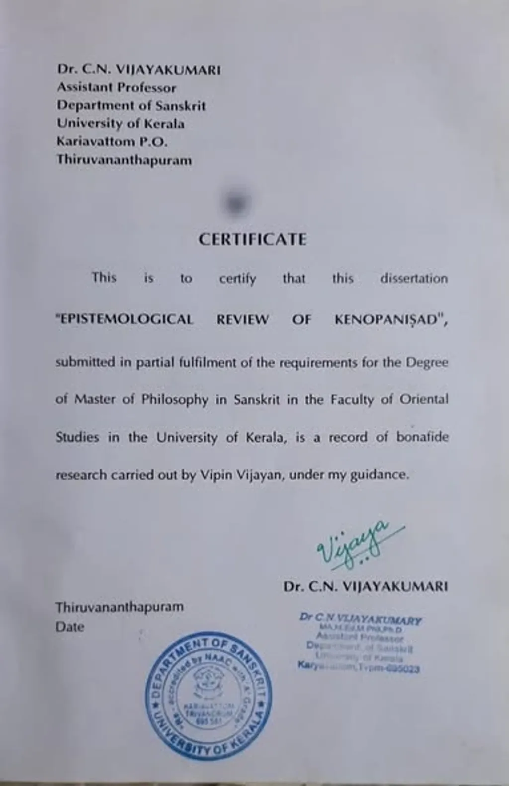 വിപിൻ വിജയന്റെ എം.ഫിൽ പ്രബന്ധത്തിൽ ഡോ. സി. എൻ. വിജയകുമാരി  ഒപ്പിട്ട ഭാഗം. തന്റെ സ്‌കോളർ ആയതിനാൽ എംഫിൽ വെച്ചില്ലെങ്കിൽ അത് തന്റെ കൂടി അക്കാദമിക് പ്രിവിലേജിനെ ബാധിക്കും എന്നുള്ളതുകൊണ്ടും മാത്രമാണ് വിപിൻ വിജയന് ഇവർക്ക് കീഴിൽ ഏറെ ബുദ്ധിമുട്ടിയെങ്കിലും എംഫിൽ പൂർത്തിയാക്കാൻ കഴിഞ്ഞത്. 